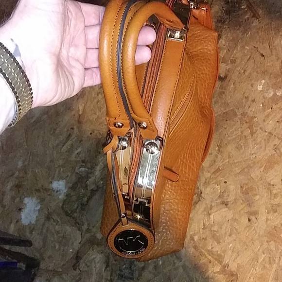 Michael kors purse - Picture 3 of 5